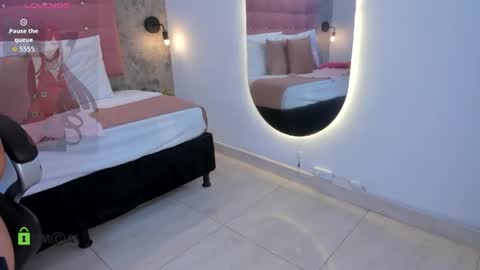 Yoselin online show from April 11, 7:45 am