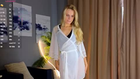 Elizabeth brunette -- Darline blonde  online show from February 15, 8:33 am