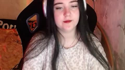 your_8a8y online show from November 30, 8:35 pm