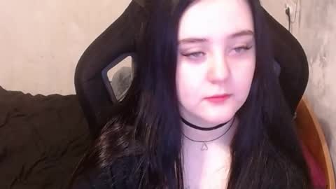 your_8a8y online show from December 3, 11:10 am