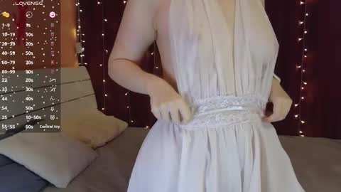 your foxy dream online show from November 3, 8:40 am