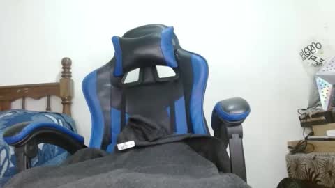 yourfavorite_bigclit online show from February 11, 9:00 am