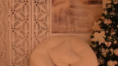 Sarah online show from December 12, 7:48 pm