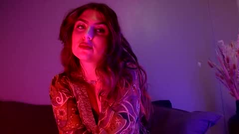 Nora online show from January 4, 9:41 pm