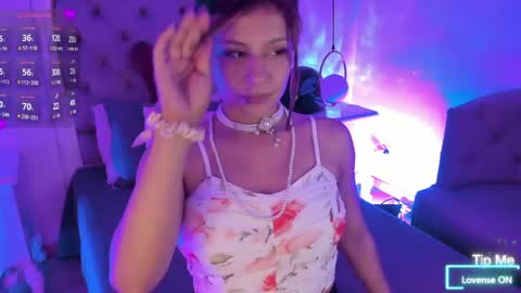 Val online show from April 19, 7:38 pm