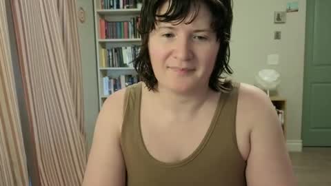 Rose Noire online show from April 8, 9:28 pm