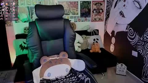    rawr   Anne Independent model      online show from October 19, 12:45 am