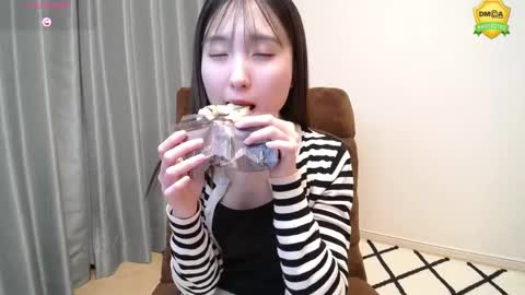 yui_x online show from February 27, 12:23 pm