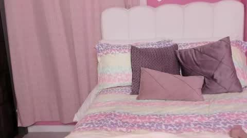 yulieth_x online show from May 15, 11:40 pm