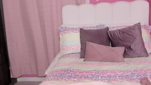 yulieth_x online show from May 16, 12:35 am