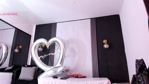 Yummyduo online show from April 19, 6:10 pm