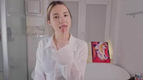 Emily online show from February 25, 6:28 pm