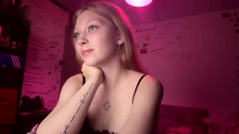 yunarosee online show from October 21, 8:24 pm