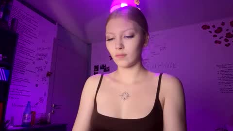 yunarosee online show from October 12, 8:55 pm