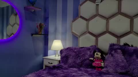 yvi online show from April 20, 12:08 pm