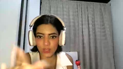 Zafiro online show from April 24, 12:24 am