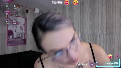 Isabella online show from March 24, 1:05 pm