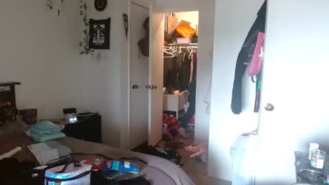 zawmbiemoonz online show from April 16, 5:23 pm