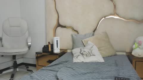 Zayra online show from April 20, 1:58 pm