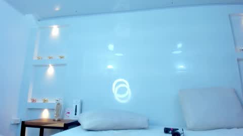 Zenda Evans online show from December 15, 4:07 am