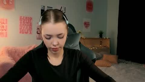 Lara online show from March 1, 7:57 pm