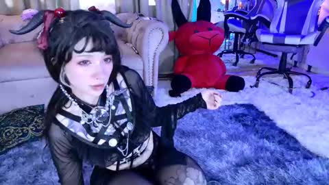    online show from February 28, 4:28 pm