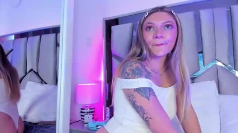 zoe__harper online show from November 18, 8:10 pm