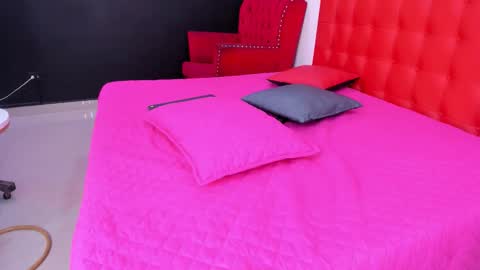 zoe__smiith online show from February 27, 7:19 am