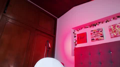 Zoe Baker online show from November 21, 1:46 pm