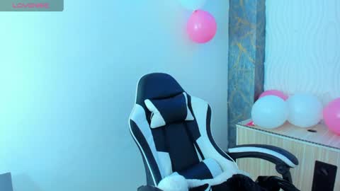 Z O E online show from April 8, 9:39 pm