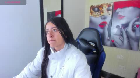 Z O E online show from November 17, 7:58 pm