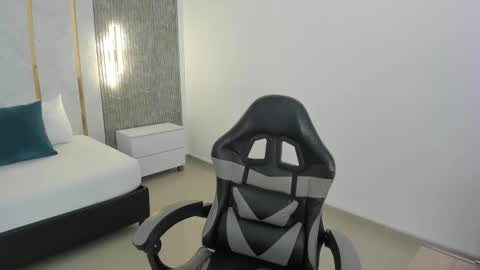 Zoe  online show from February 23, 12:15 pm