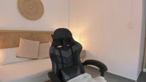 Zoe  online show from June 2, 12:28 pm