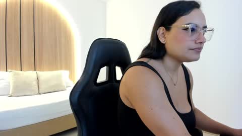 Zoe  online show from October 6, 12:11 pm