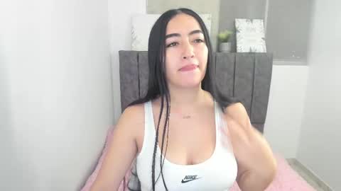 zoe_jones7 online show from February 25, 4:03 am