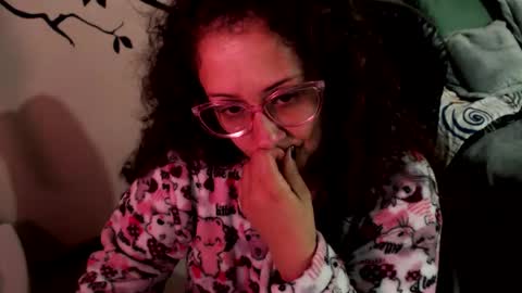 Zoe Koller online show from December 19, 4:43 pm