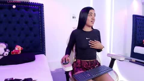 zoe  online show from May 18, 7:42 pm