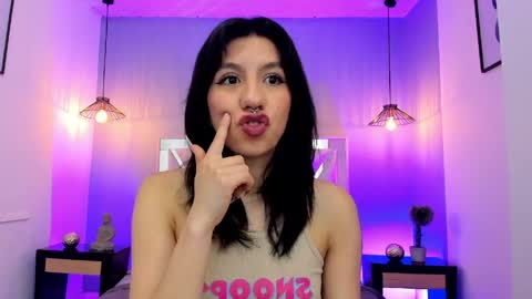 zoe_moreau online show from April 1, 7:33 pm
