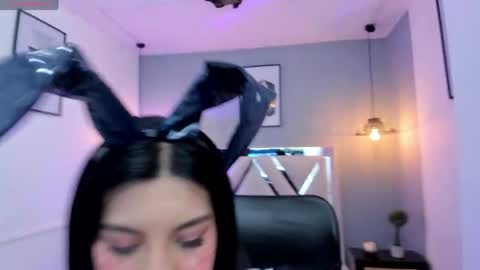 zoe_moreau online show from April 14, 7:58 pm