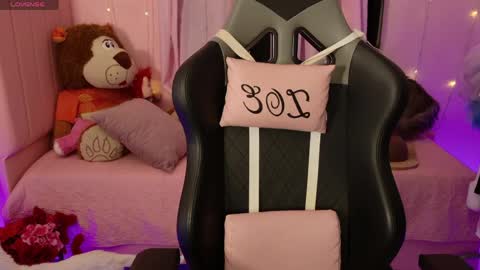 zoe_sullivan_ online show from April 8, 9:22 am