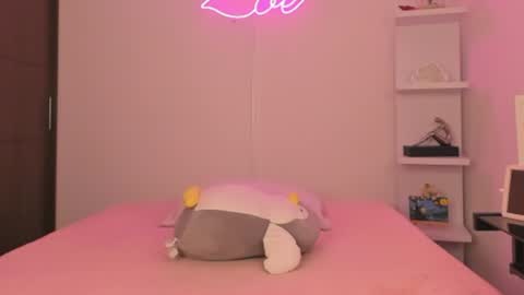 zoecams online show from June 11, 12:32 am