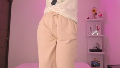 zoecams online show from July 2, 3:23 am