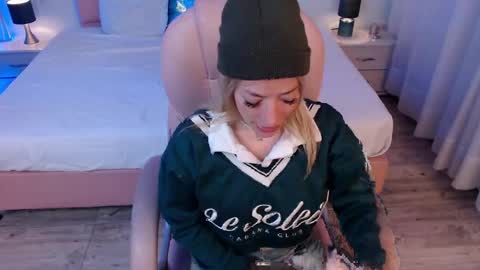 zoe online show from April 7, 4:03 am