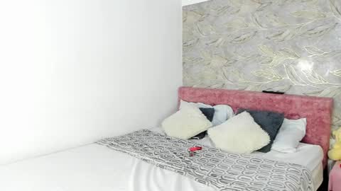 zoejhons online show from April 15, 12:39 pm