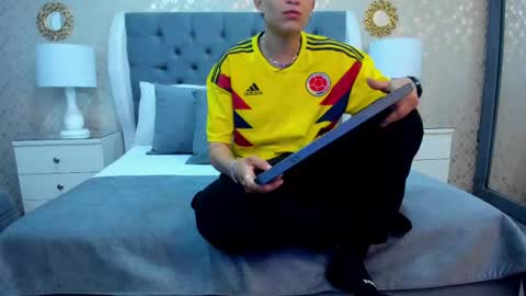 Zoe Krug online show from October 2, 11:59 am