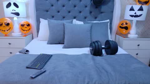 Zoe Krug online show from October 16, 4:09 pm