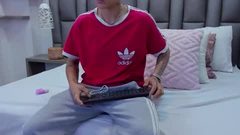 Zoe Krug online show from March 3, 12:11 pm