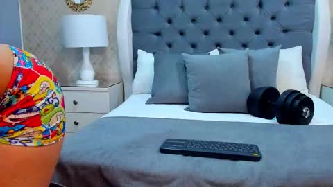 Zoe Krug online show from October 18, 6:31 pm