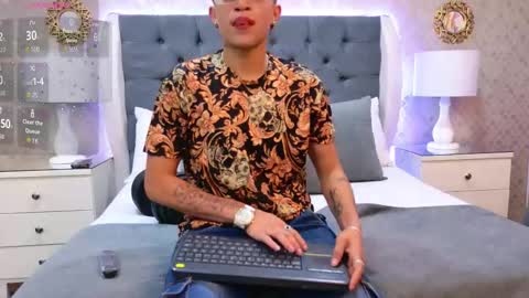 Zoe Krug online show from December 15, 11:37 am