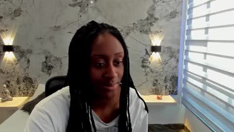 zoelewis_ online show from January 30, 11:44 am